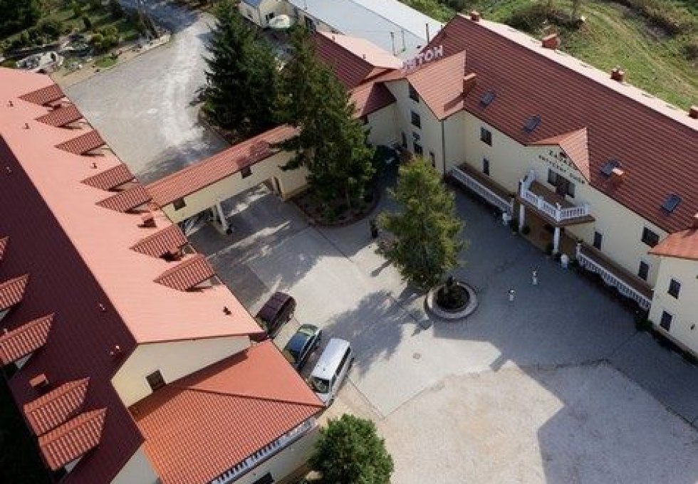 hotel - Hotel Antyczny Dwór