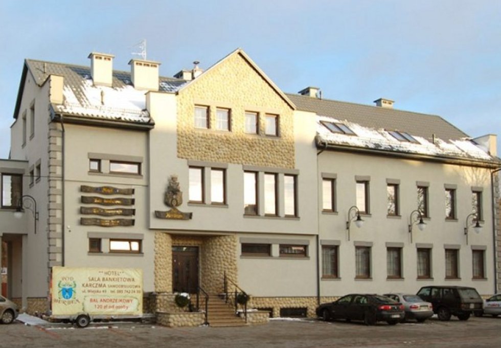 hotel - Hotel** Pod Herbem