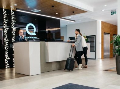 Q Hotel Plus Katowice- recepcja- Sale Biznesowe