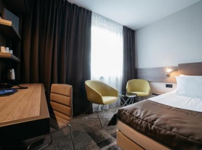 Q Hotel Plus Katowice- pokój hotelowy- Sale Biznesowe