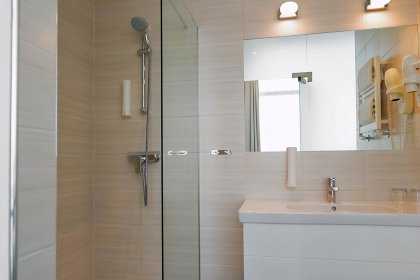 Metropol Hotel Warszawa bathroom SaleBiznesowe