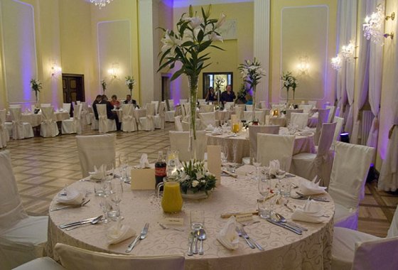 hotel *** - Hotel przy Oślej Bramie - Zamek Książ - Usługi - zdjęcie 2