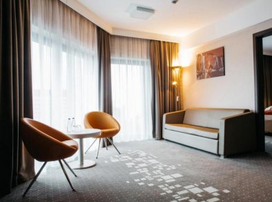 Q Hotel Plus Wrocław-pokój hotelowy- SaleBiznesowe