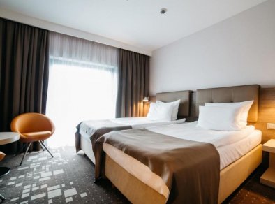 Q Hotel Plus Wrocław-pokój hotelowy- SaleBiznesowe