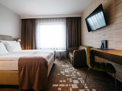 Q Hotel Plus Wrocław-pokój hotelowy- SaleBiznesowe