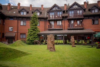 Hotel Żubrówka - widok z przodu - SaleBiznesowe