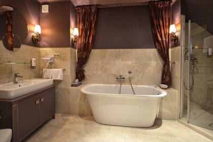 Hotel Żubrówka - łazienka - SaleBiznesowe