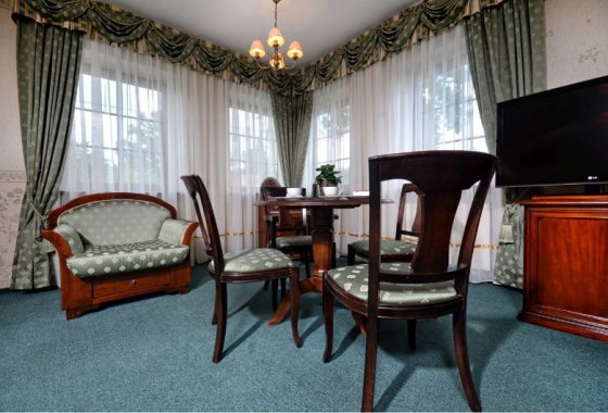 Hotel Żubrówka - salon - SaleBiznesowe