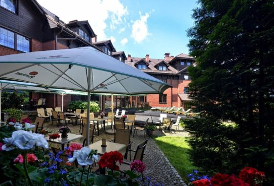 Hotel Żubrówka - taras - SaleBiznesowe