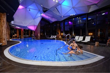 Hotel Żubrówka - basen - SaleBiznesowe