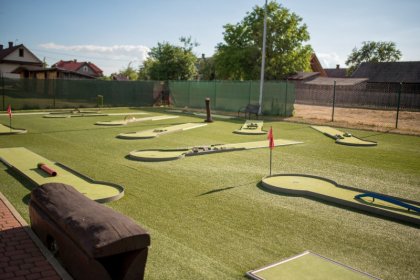 Hotel Żubrówka - minigolf - SaleBiznesowe