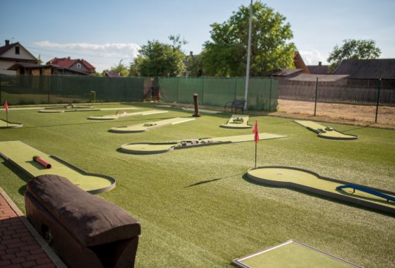 Hotel Żubrówka - minigolf - SaleBiznesowe