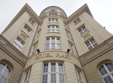 Hotel Piast Wrocław - budynek z zewnątrz - SaleBiznesowe
