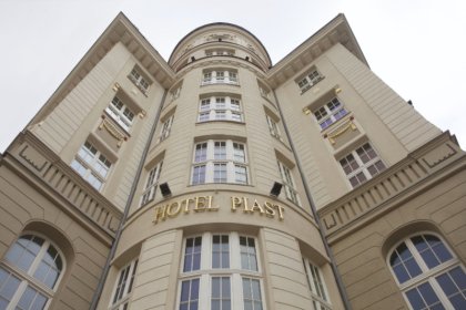 Hotel Piast Wrocław - budynek z zewnątrz - SaleBiznesowe