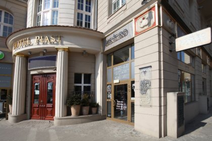 Hotel Piast Wrocław - wejście - SaleBiznesowe