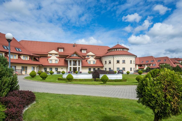 HOTEL OSSA Conference & Spa
