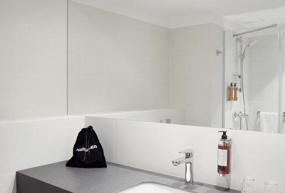 hotel **** - Q Hotel Plus Wrocław Bielany - Pokoje - zdjęcie 8