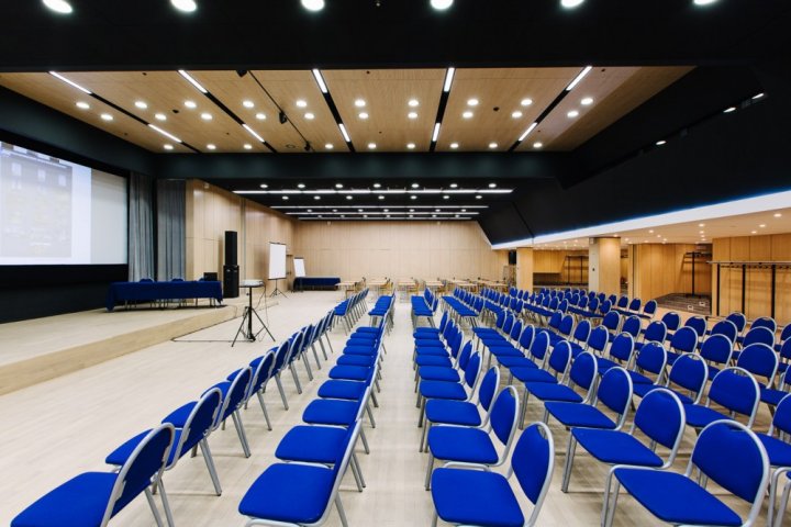 Sale konferencyjne w budynku przy ul. Chałubińskiego 8