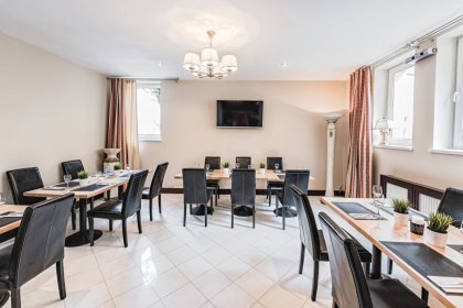 hotel - Villa Sulejówek - zdjęcie 2