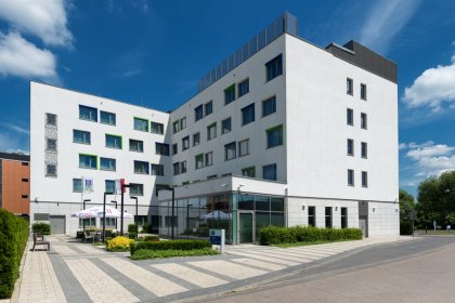 hotel - Holiday Inn Express Warsaw Airport - wideo