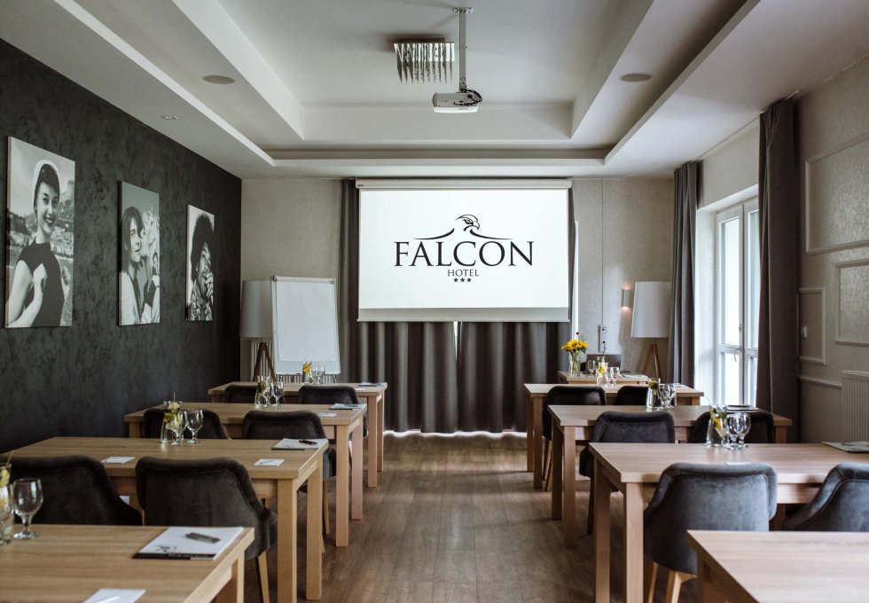 hotel *** - HOTEL FALCON ***