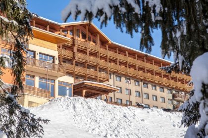 hotel **** - HOTEL PARTIZÁN**** Congress & Wellness Resort - Slovakia - wideo
