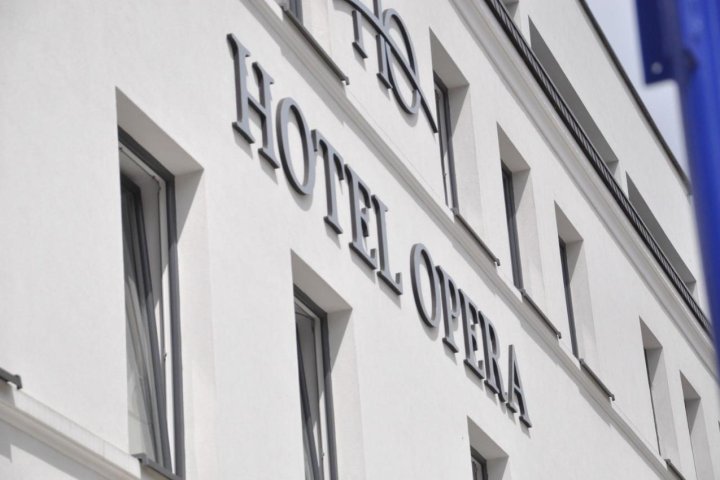 Hotel Opera ***