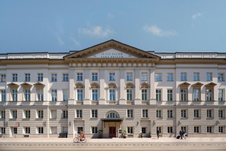 Stradom House, Autograph Collection