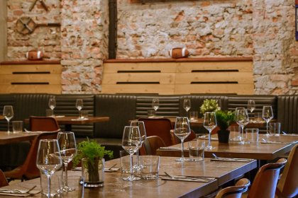 obiekt konferencyjny - NINE's Restaurant & Sports Bar - zdjęcie 11