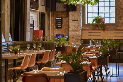 obiekt konferencyjny - NINE's Restaurant & Sports Bar - zdjęcie 9