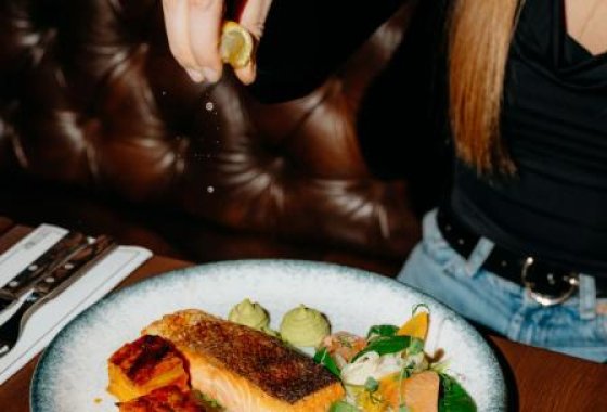 obiekt konferencyjny - NINE's Restaurant & Sports Bar - Usługi - zdjęcie 12