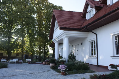 pałac - Dwór pod Kasztanowcami - zdjęcie 2