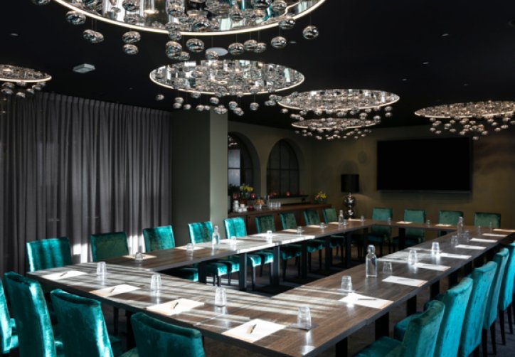 ------Art Suites Hotel 