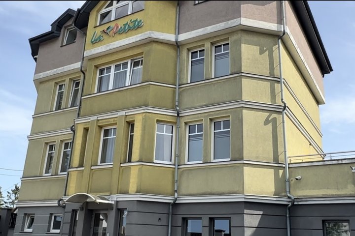 La Petite APARTMENTS&ROOMS