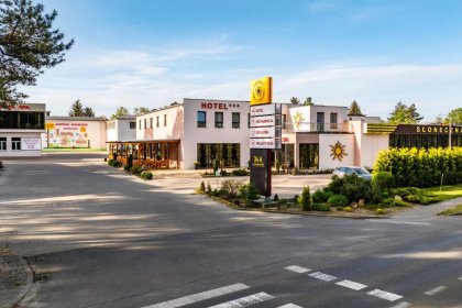 hotel *** - Hotel i Restauracja Słoneczna - wideo