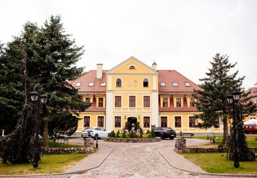 Pałac w Rymaniu***