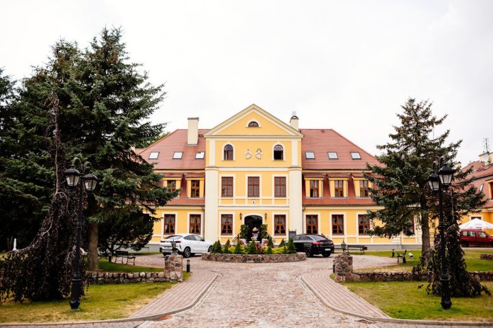 Pałac w Rymaniu***