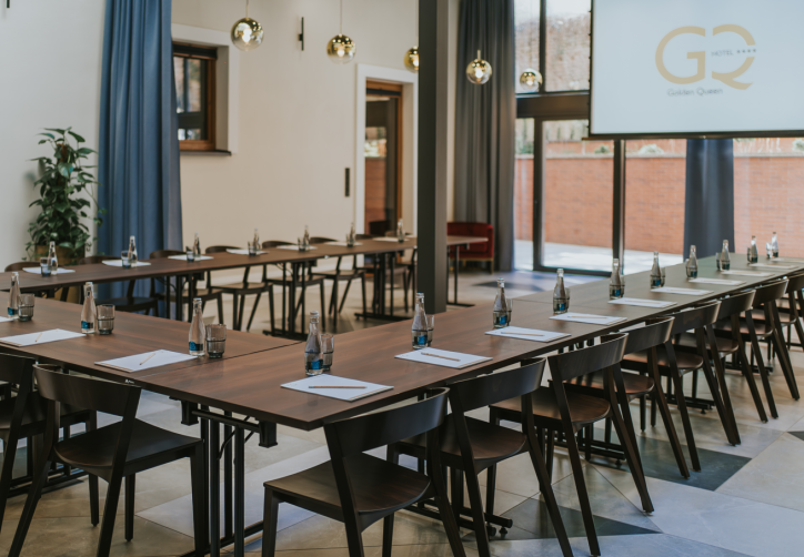 ------Hotel Golden Queen****