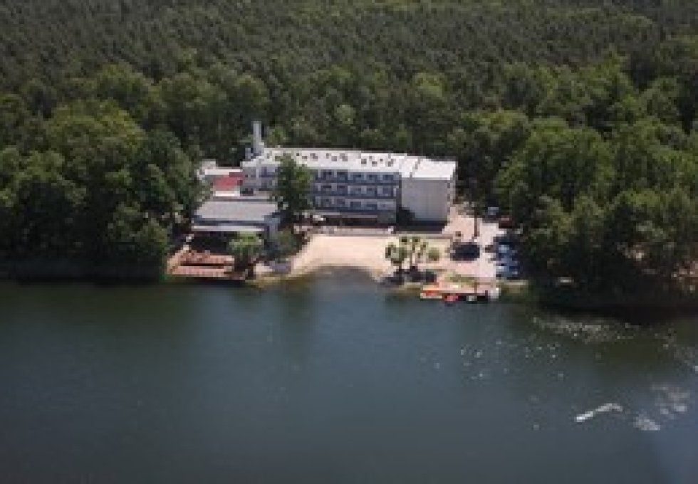 hotel - Hotel Nad Jeziorem Białym w Skorzęcinie