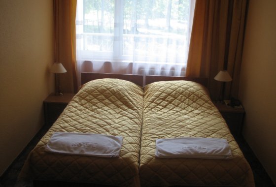hotel - Hotel Nad Jeziorem Białym w Skorzęcinie - Pokoje - zdjęcie 5