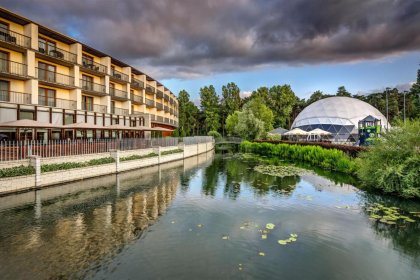 hotel **** - Holiday Inn Resort Warszawa Józefów - zdjęcie 3