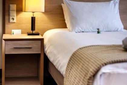 hotel **** - Holiday Inn Resort Warszawa Józefów - zdjęcie 8