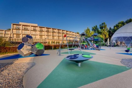 hotel **** - Holiday Inn Resort Warszawa Józefów - zdjęcie 13