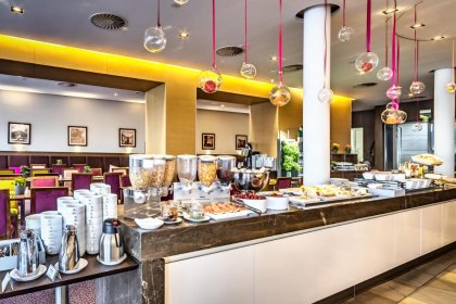 hotel **** - Holiday Inn Resort Warszawa Józefów - zdjęcie 18