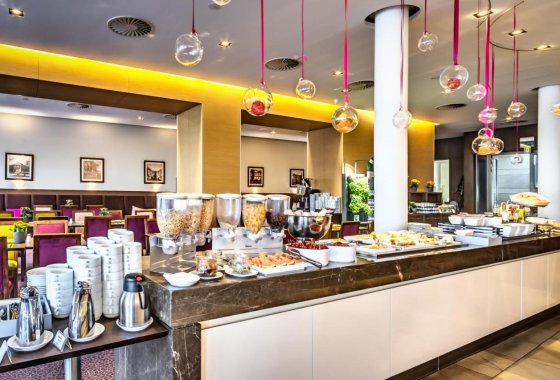 hotel **** - Holiday Inn Resort Warszawa Józefów - Usługi - zdjęcie 9