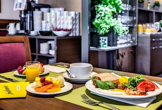 hotel **** - Holiday Inn Resort Warszawa Józefów - Usługi - zdjęcie 10