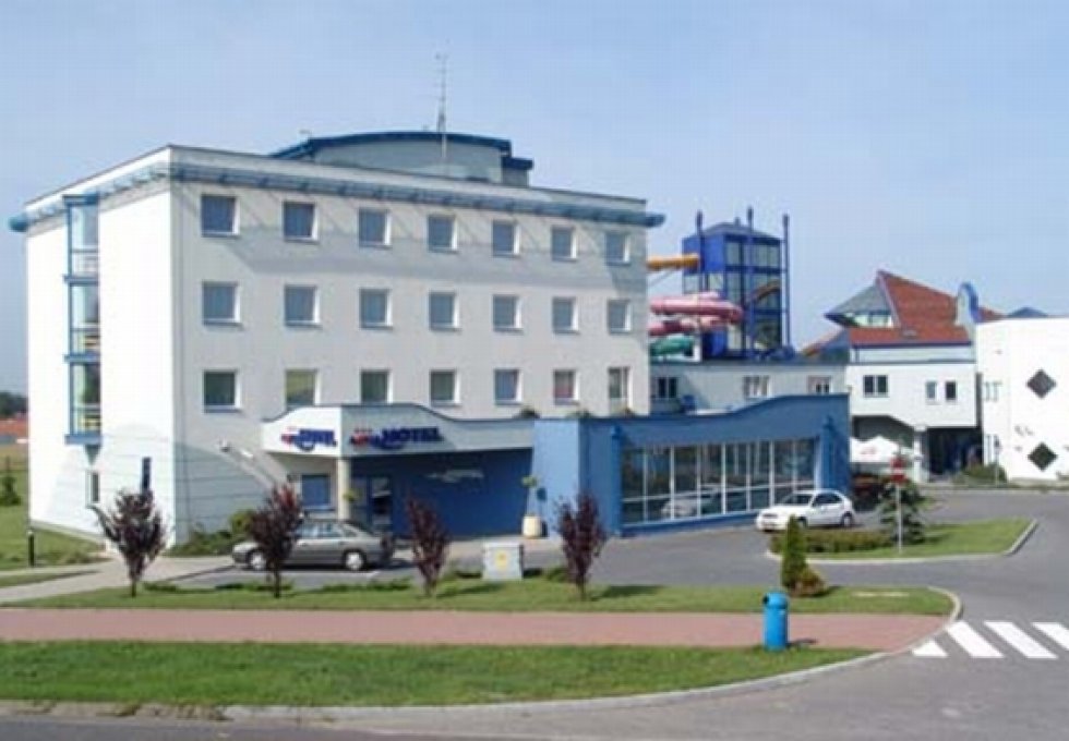 hotel *** - Aqua Hotel S.A.