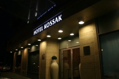 Hotel Kossak - wejście do hotelu - SaleBiznesowe
