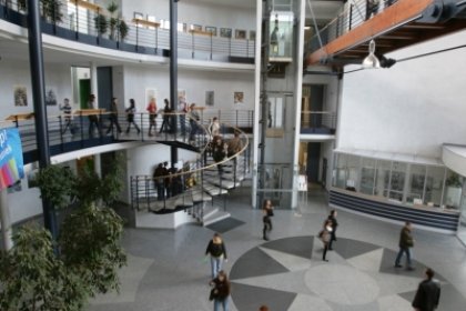 obiekt konferencyjny - Budynek Wydziału Prawa i Administracji Uniwersytetu Śląskiego w Katowicach - zdjęcie 1
