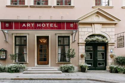 hotel **** - Art Hotel - wideo